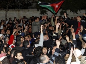 Jordanie : des manifestations réclamant une Monarchie parlementaire sont contrées par les hommes du pouvoir